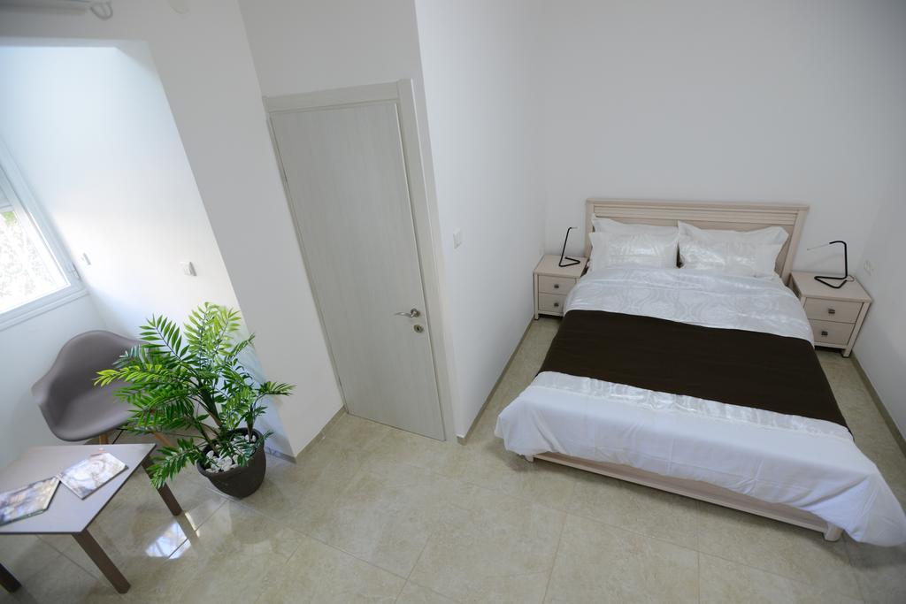 Olga Beach Apartments Хайфа Экстерьер фото